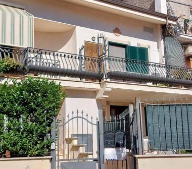 Quadrilocale in vendita a Marcellina, Frazione Stazione Di Palombara-Marcellina, Via della Stazione 20/d