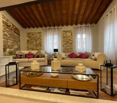 Quadrilocale in vendita a Carrara, Frazione Centro città