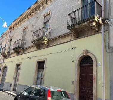 Palazzo/Stabile in vendita a Carlentini (Siracusa), Via Archimede 118