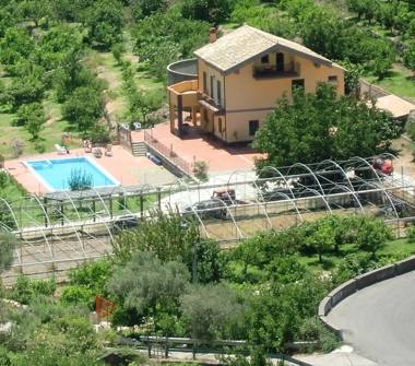 Rustico/Casale in vendita a Pagliara, Frazione Locadi, Via Dante Alighieri 86