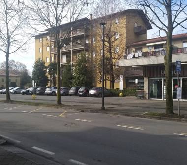 Negozio in vendita a Dalmine (Bergamo), Viale Natale Betelli 94