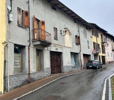 Palazzo/Stabile in vendita a Cossato (Biella), Via Don Giovanni Minzoni 1