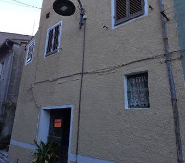 Porzione di casa in vendita a Serravalle di Chienti (Macerata), Via IV Novembre 28