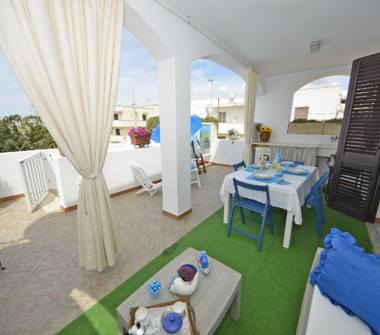 Casa indipendente in affitto a Salve, Frazione Torre Pali, Via Caduti del Lavoro 11