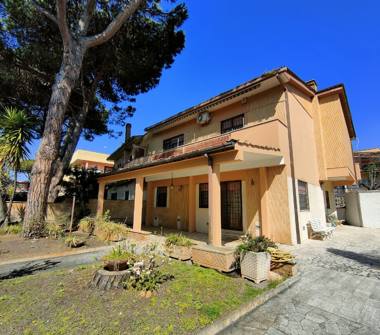 Villa in affitto a Anzio, Frazione Lavinio-Lido di Enea, Viale Stella Marina 42