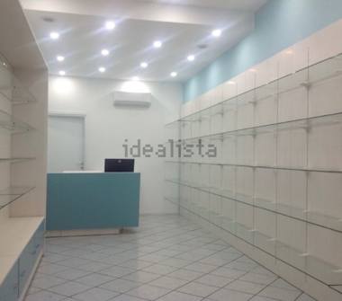 Negozio in vendita a Bologna, Zona Centro Storico, Via Saragozza 53