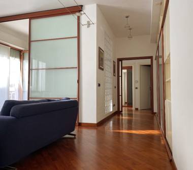 Quadrilocale in vendita a Varazze (Savona), Via Antonio Mombello 10