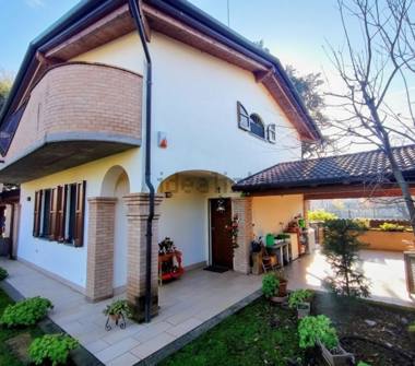 Villa in vendita a Cassano d'Adda (Milano), Via Q. di Vona 83