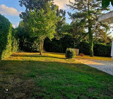 Casa indipendente in affitto a Sabaudia (Latina), Via Lussemburgo 8