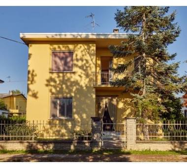 Villa in vendita a Suzzara (Mantova), Via Grimau 8