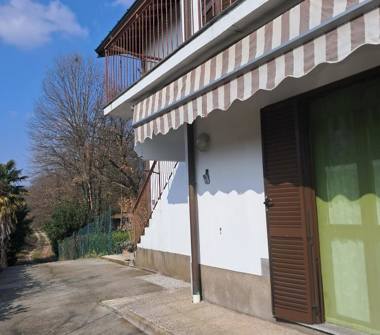 Trilocale in affitto a Biandronno, Frazione Cassinetta Rizzone