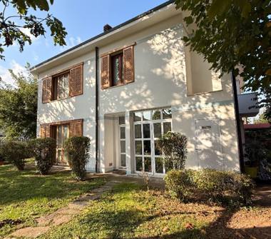 Villa in vendita a Lainate (Milano), Via Monte Rosa 13