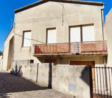 Casa indipendente in vendita a Ulà Tirso (Oristano), Via Sardegna 12