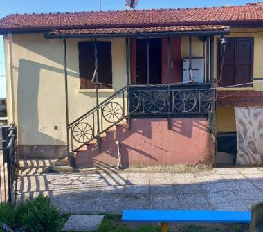 Porzione di casa in vendita a Capiago Intimiano (Como), Via Selmur 3