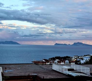 Trilocale in affitto a Napoli, Zona Posillipo, Via Francesco Petrarca 93