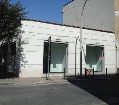 Negozio in affitto a Aprilia (Latina), Via Aranci 55