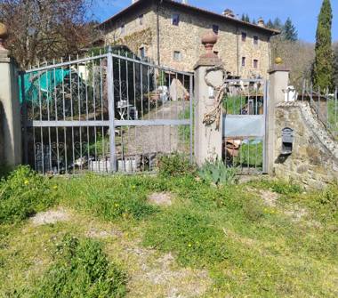 Quadrilocale in vendita a Borgo San Lorenzo, Frazione Sagginale, località San Cresci 45