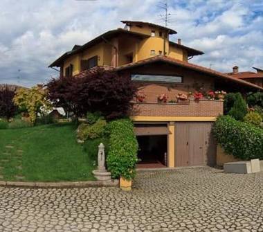 Villa in vendita a Oleggio (Novara), Via Sant'Eusebio 9