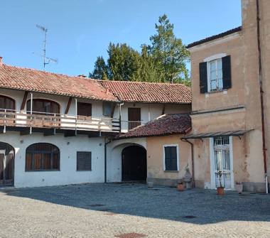 Palazzo/Stabile in vendita a Arona (Novara)