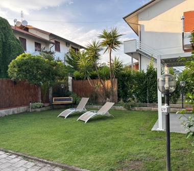 Affitto Appartamento Vacanze a Massa, Frazione Marina Di Massa, Via Pontremoli 41