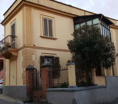 Casa indipendente in vendita a Viterbo, Frazione Grotte Santo Stefano, Via Sicilia 22