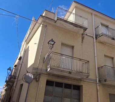 Casa indipendente in vendita a Sambuca di Sicilia (Agrigento), Via Roma 59