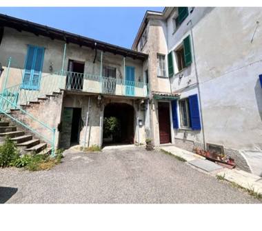 Casa indipendente in vendita a Montù Beccaria (Pavia), Via Roma 66