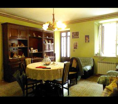 Casa indipendente in affitto a Lonate Pozzolo (Varese), Via Giuseppe Garibaldi 5