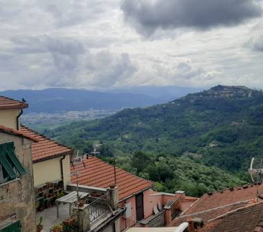 Casa indipendente in vendita a Vezzano Ligure, Frazione Valeriano