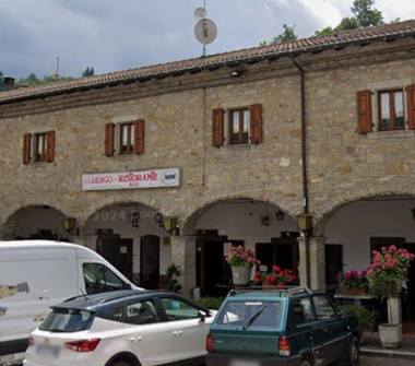 Albergo/Struttura ricettiva in vendita a San Benedetto Val di Sambro (Bologna), Piazza del Mercato 7