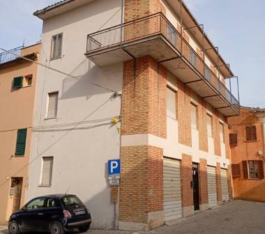 Casa indipendente in vendita a Loro Piceno (Macerata), Via Roma 31