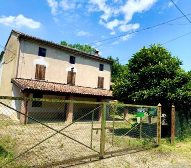 Rustico/Casale in vendita a Alseno, Frazione Cortina