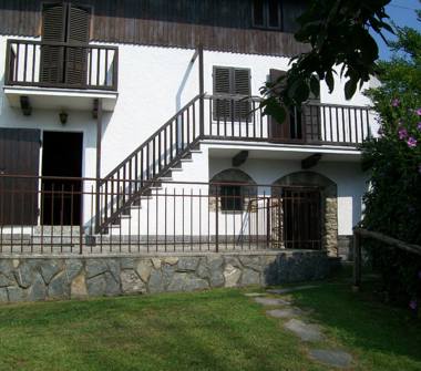 Rustico/Casale in affitto a Varallo, Frazione Locarno, Località Roncaglio 9