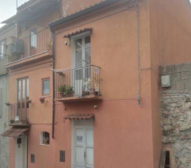 Casa indipendente in vendita a Vibo Valentia (Vibo Valentia), Via Iazzolino 8