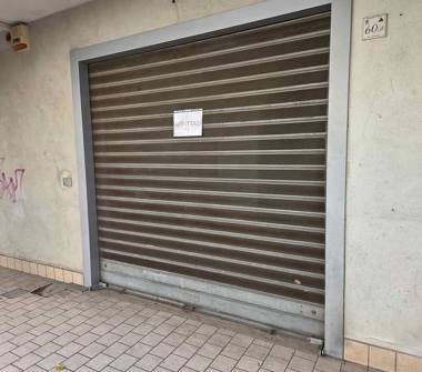 Negozio in vendita a Acerra (Napoli), Via Stendardo 60a