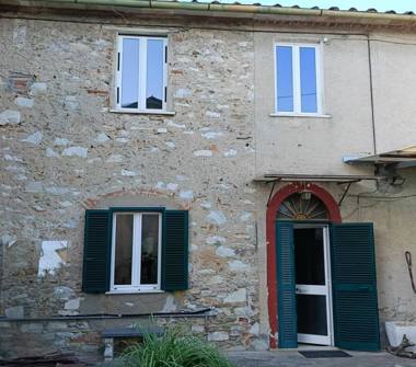 Casa indipendente in vendita a Seravezza, Frazione Querceta, Via Asilo 285