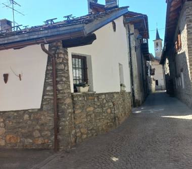 Casa indipendente in affitto a Courmayeur, Frazione Dolonne
