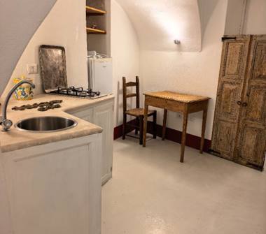 Bilocale in affitto a Cagliari, Frazione Centro città, Via dei Genovesi 20