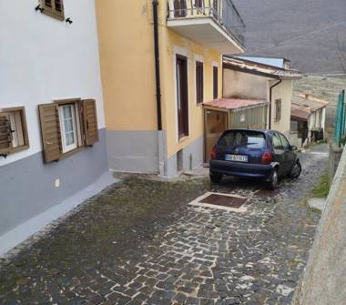 Appartamento in vendita a Lucoli, Frazione Casamaina, Via delle Aie 11