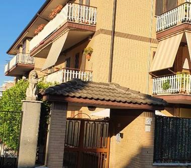 Appartamento in vendita a Roma, Zona Tuscolano, Via Bivongi 55