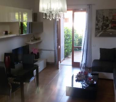 Villetta a schiera in affitto a Massa, Frazione Marina Di Massa, Via Venezia 65