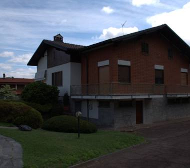 Villa in vendita a Borgosesia (Vercelli), Via Cesare Battisti 38