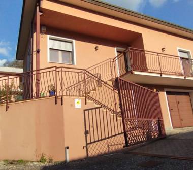 Casa indipendente in vendita a Luino, Frazione Voldomino