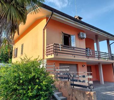 Villa in vendita a Colloredo di Monte Albano, Frazione Caporiacco, Via Braide Bernart 8