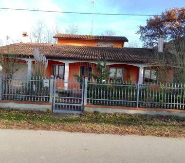 Casa indipendente in vendita a Mesola, Frazione Bosco Mesola, Via Rimembranze 11
