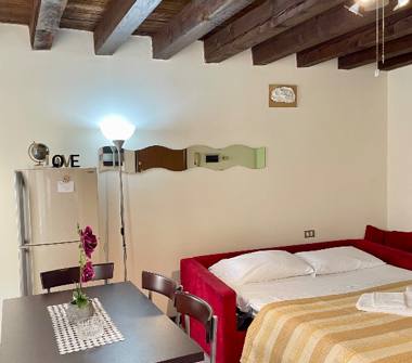 Offerta Vacanze Bed & Breakfast a Como, Zona Centro Storico, Via Cigalini 6