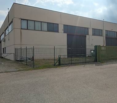 Capannone in vendita a Zeccone (Pavia), Via Parco Visconteo 8