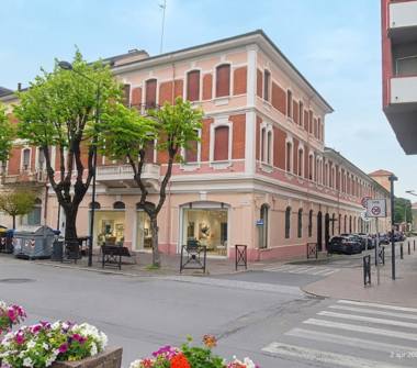 Palazzo/Stabile in vendita a Valenza (Alessandria), Via Giuseppe Melgara 3