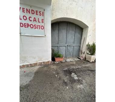 Magazzino in vendita a Torre del Greco (Napoli), Via del Cimitero 33
