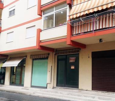 Negozio in vendita a Rometta, Frazione Rometta Marea